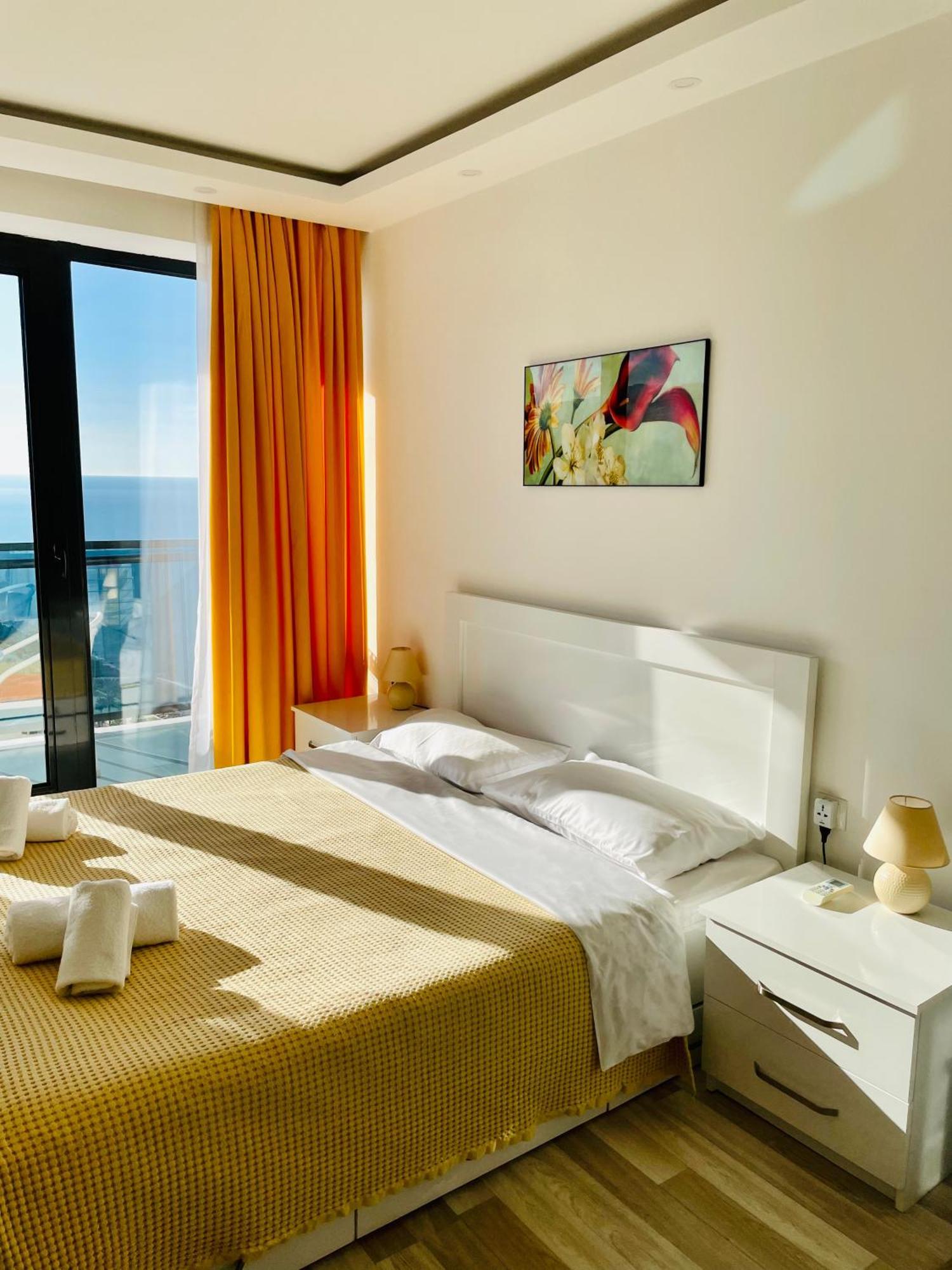 Sea View Apartments Orbi Beach Tower Batoemi Buitenkant foto